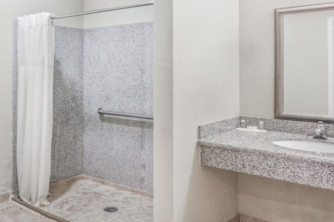 Lone Star Inn Kenedy Εξωτερικό φωτογραφία
